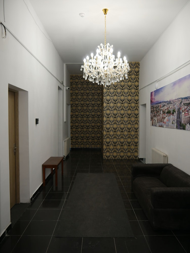 piata uniri cozy inn