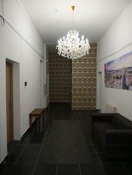 piata uniri cozy inn