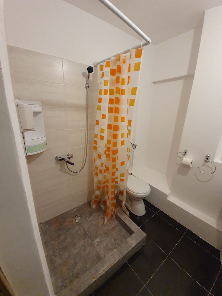 piata uniri cozy inn
