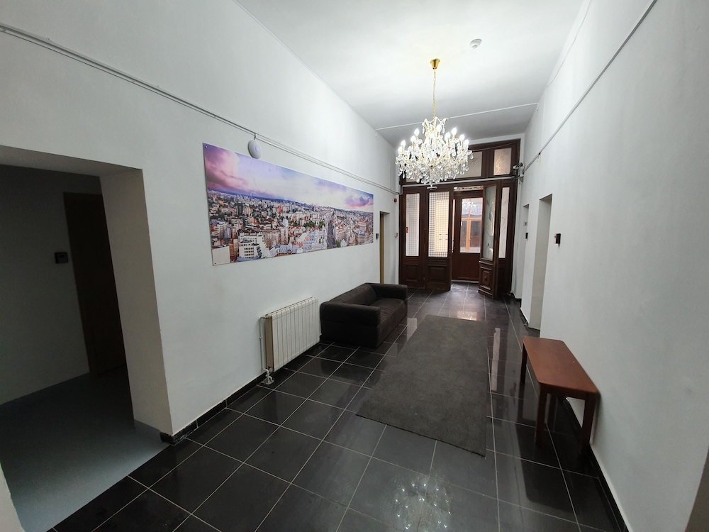 piata uniri cozy inn