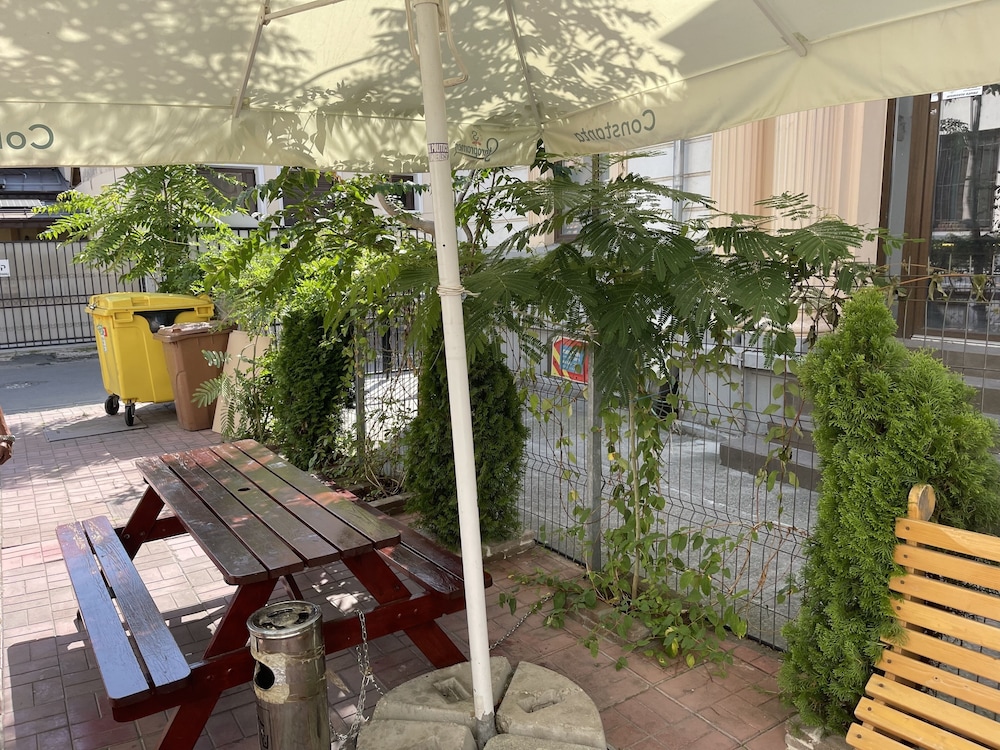 piata uniri cozy inn