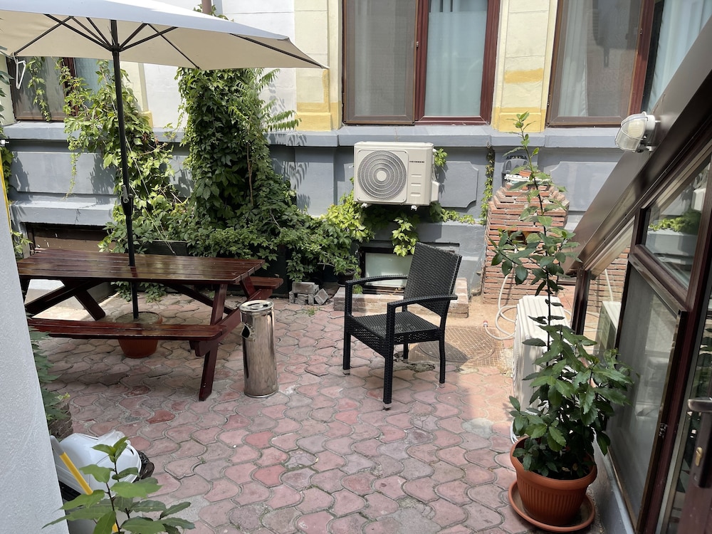 piata uniri cozy inn