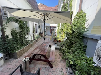 piata uniri cozy inn