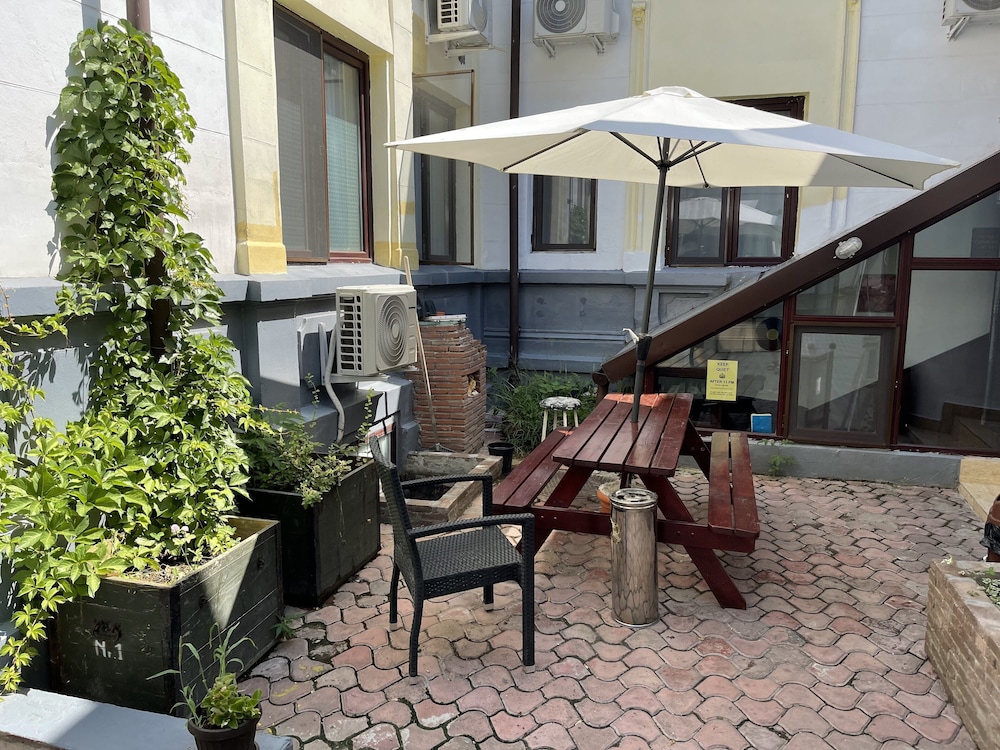 piata uniri cozy inn