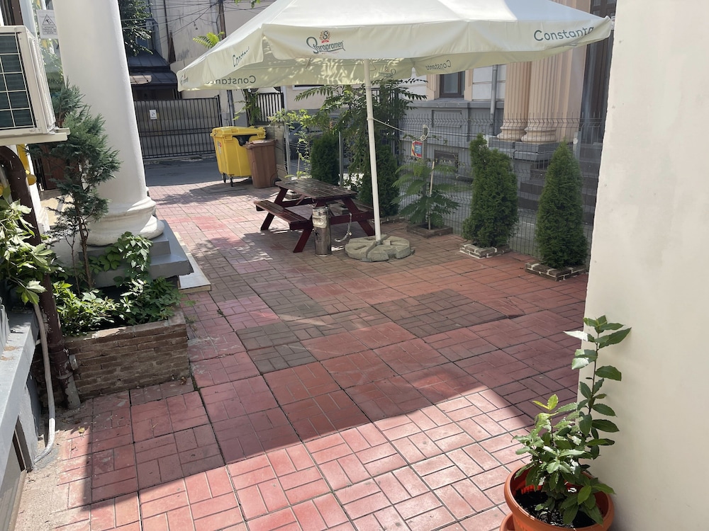 piata uniri cozy inn