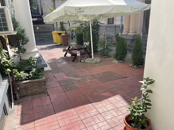 piata uniri cozy inn