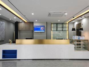 7 Days Inn (Guangzhou Jingxi Nanfang Hospital Tonghe Metro Station),,2 star