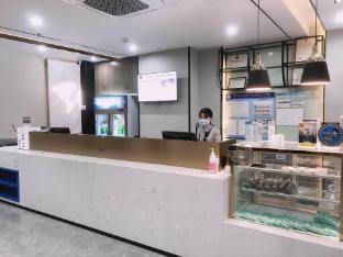 7 Days Inn (Guangzhou Jingxi Nanfang Hospital Tonghe Metro Station),,2 star