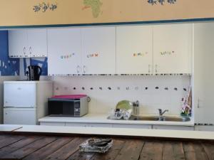 sunset beach backpackers