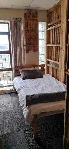 sunset beach backpackers