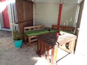 sunset beach backpackers