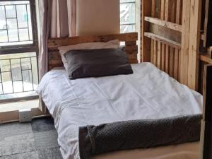 sunset beach backpackers