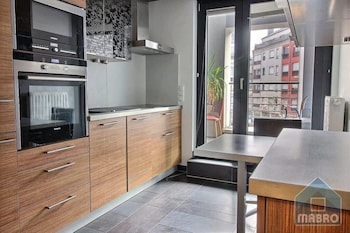 spacious modern flat 100m2 in the heart of the city center