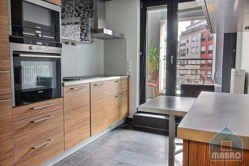 spacious modern flat 100m2 in the heart of the city center