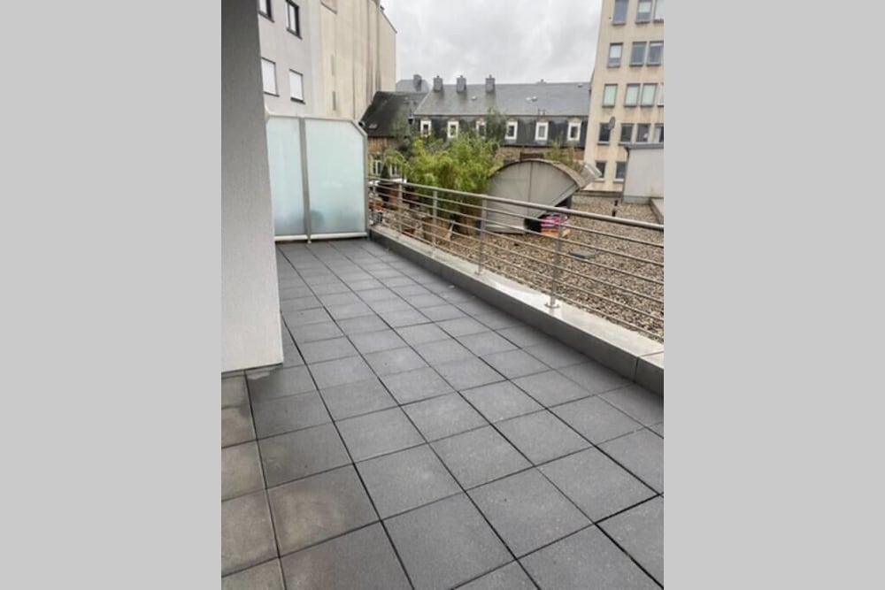 spacious modern flat 100m2 in the heart of the city center