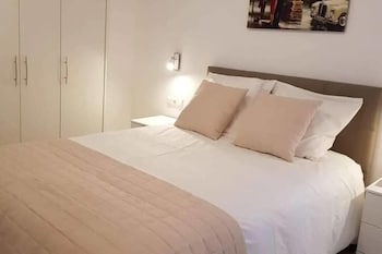 spacious modern flat 100m2 in the heart of the city center