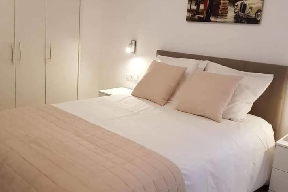 spacious modern flat 100m2 in the heart of the city center
