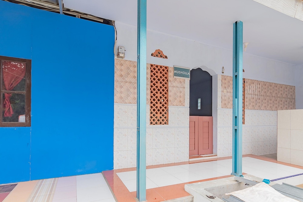 reddoorz syariah tambak mekar street subang