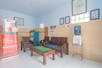 reddoorz syariah tambak mekar street subang