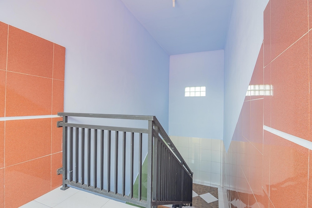 reddoorz syariah tambak mekar street subang