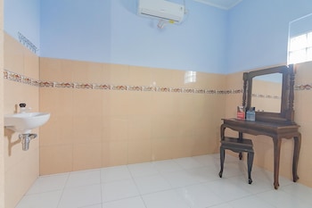 reddoorz syariah tambak mekar street subang