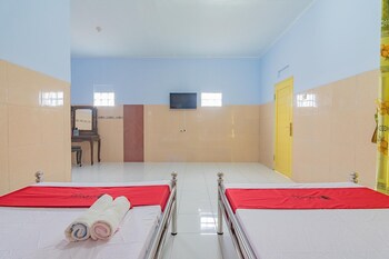 reddoorz syariah tambak mekar street subang