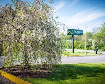 quality inn new columbia lewisburg