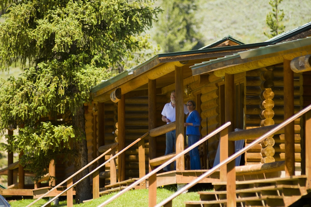 320 guest ranch