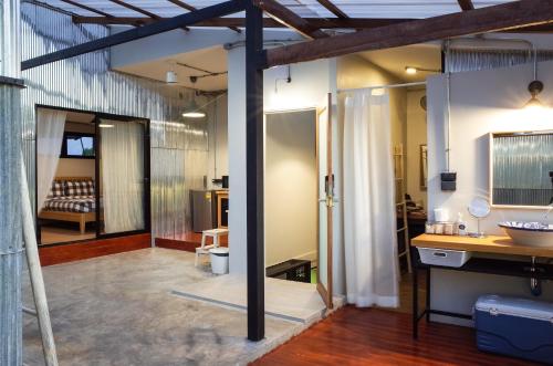 goodnight chiang mai gate