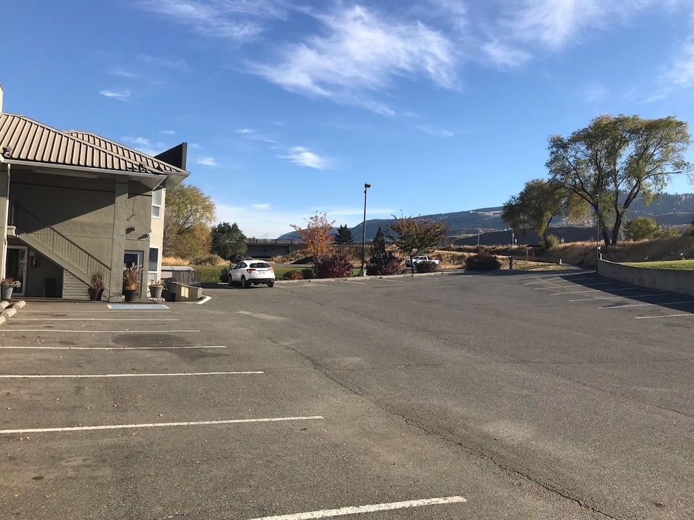 riverland inn and suites