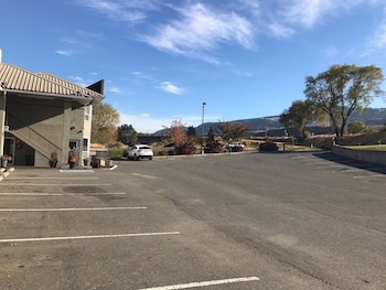 riverland inn and suites