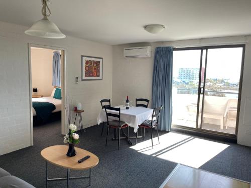 atrium hotel mandurah