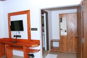 kingmakers plantation with river stream