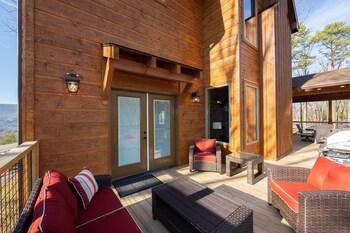Iron Mountain Lodge 4 Bedroom Cabin By Redawning,,4.5 star
