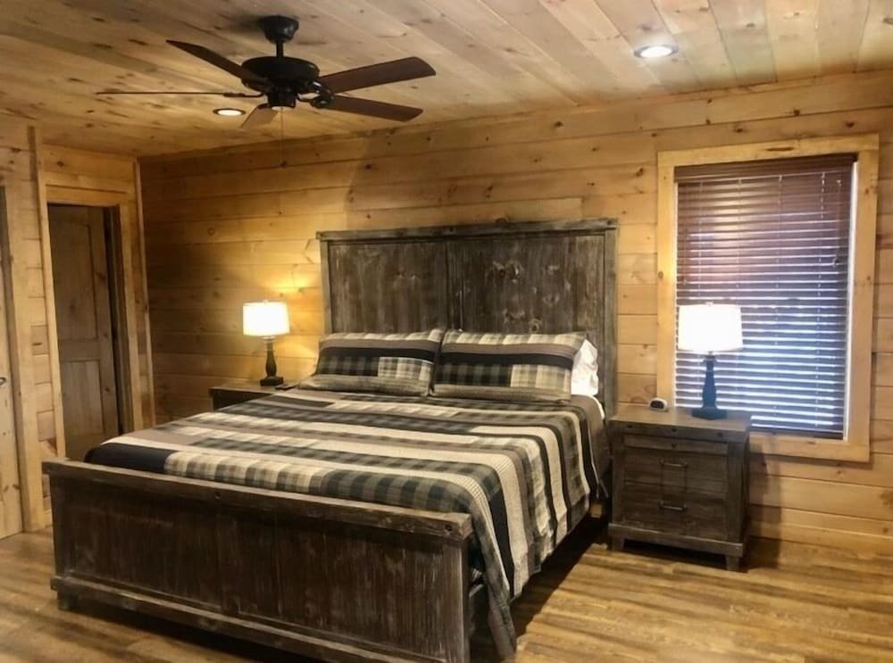 Iron Mountain Lodge 4 Bedroom Cabin By Redawning,,4.5 star
