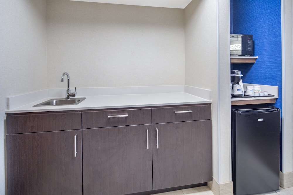 holiday inn express hotel and suites bishop by ihg
