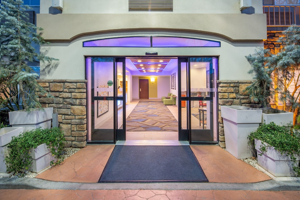 holiday inn express hotel and suites bishop by ihg