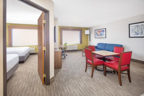 holiday inn express hotel and suites bishop by ihg