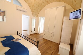 glenda historic house in otranto