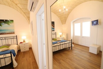 glenda historic house in otranto