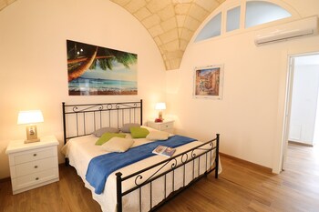 glenda historic house in otranto