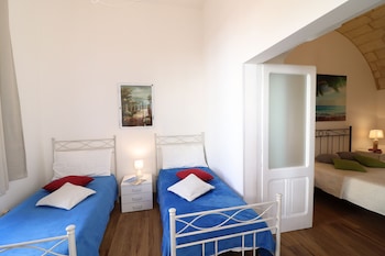 glenda historic house in otranto
