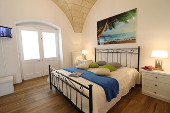 glenda historic house in otranto