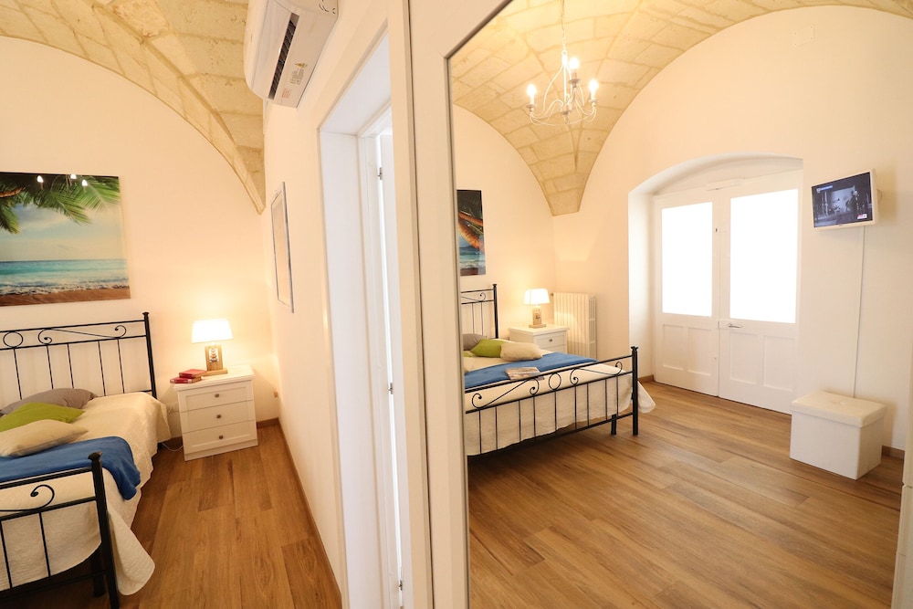 glenda historic house in otranto