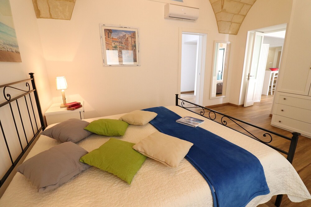 glenda historic house in otranto