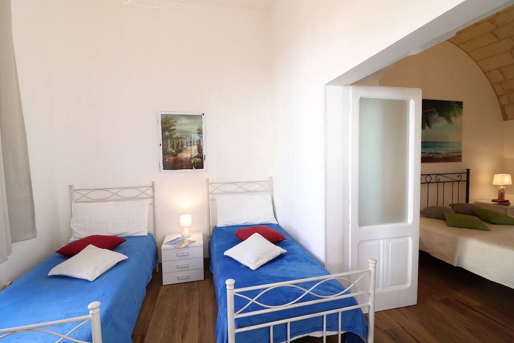 glenda historic house in otranto