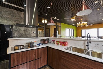 bbq villa and hostel ha long