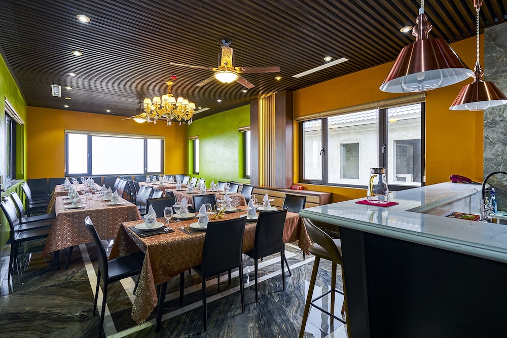 bbq villa and hostel ha long