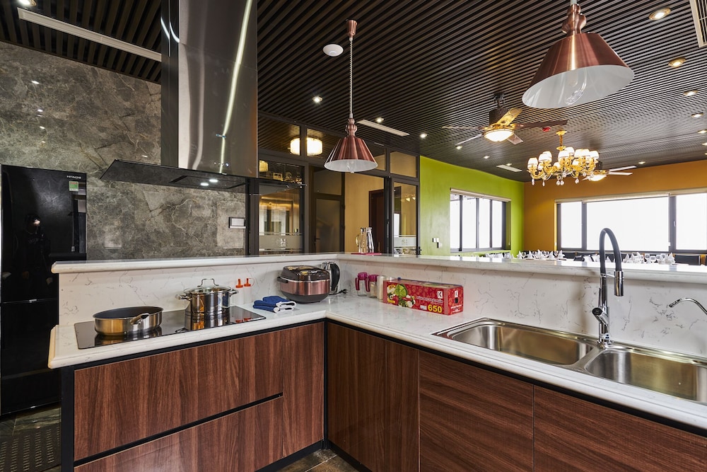 bbq villa and hostel ha long