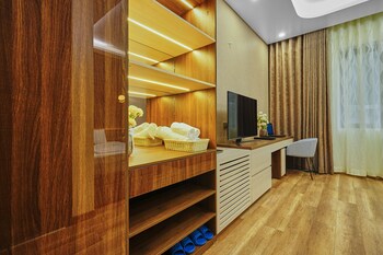 bbq villa and hostel ha long